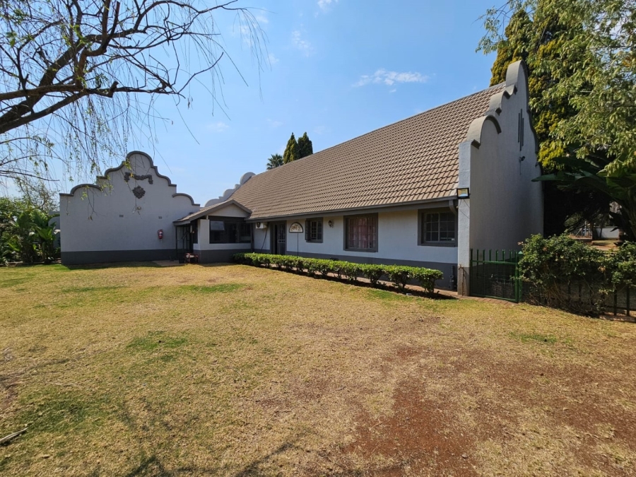 8 Bedroom Property for Sale in Rustenburg Rural North West